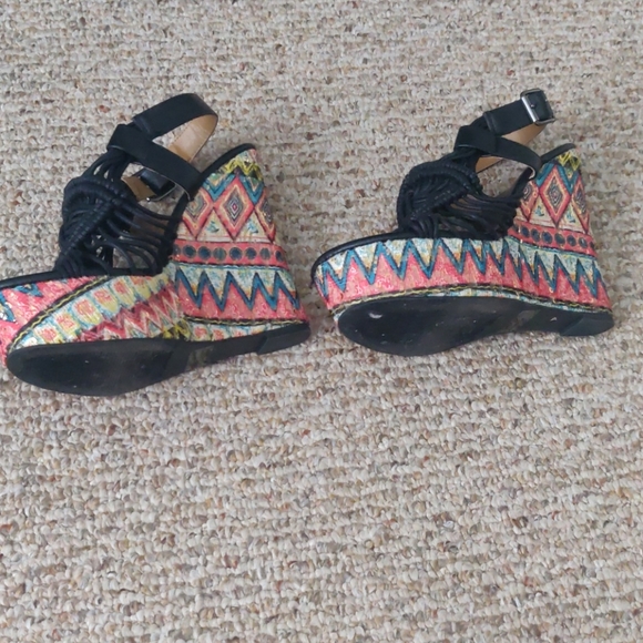 Wedge - Picture 3 of 4